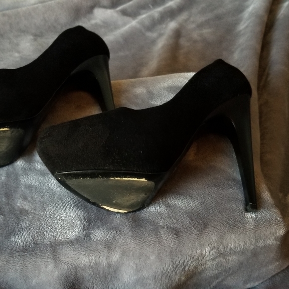 Black suede pumps - Picture 3 of 3